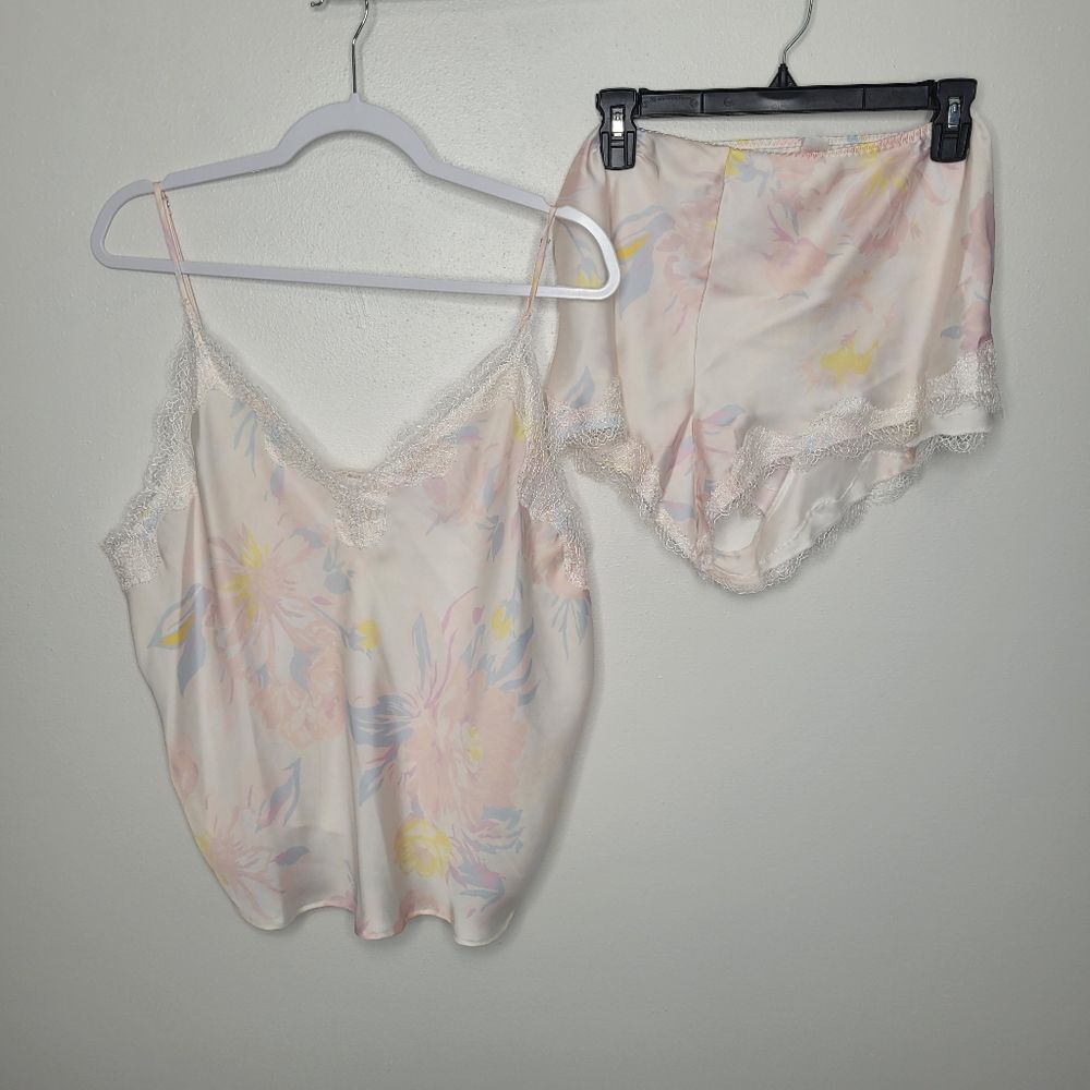 Victoria's secret pastel light floral dainty feminine lounge set size xxl